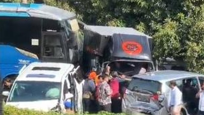 Tabrakan Beruntun di Tol Dalam Kota Arah Cawang, Padat Kendaraan